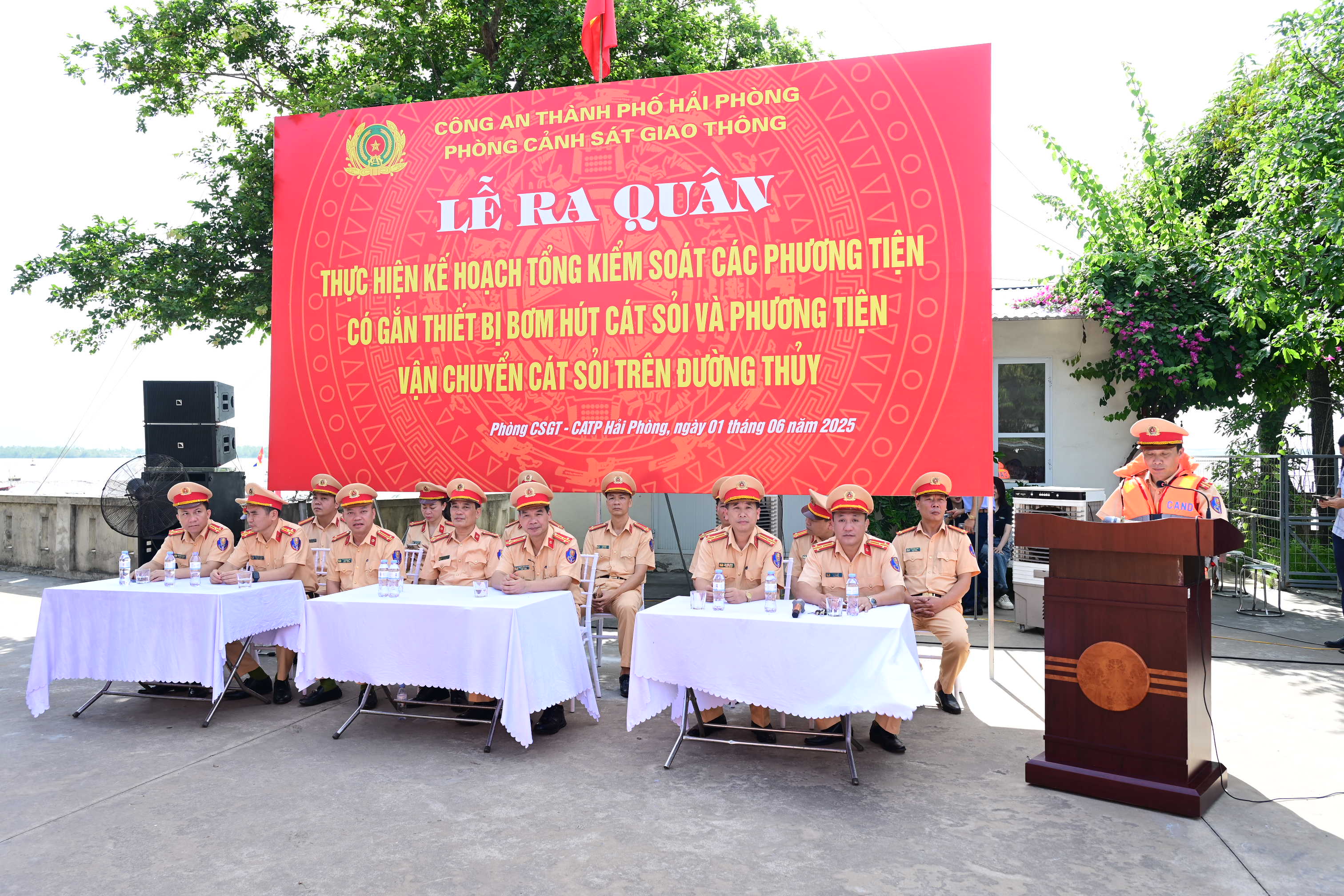 Phòng Cảnh sát giao thông: Ra quân triển khai tổng kiểm soát phương tiện có gắn thiết bị bơm hút cát, sỏi và phương tiện vận chuyển cát, sỏi trên đường thuỷ